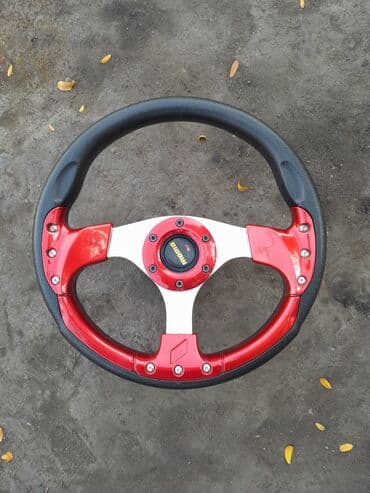 Radiatorlar: Spor sükan – universal - Marka/logo: MOMO stilində mərkəz qapaqlı - — 1