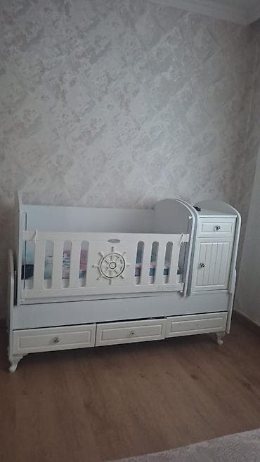 Besik satilir hec bir problemi qirigi yoxdur matrasi var 50 manat