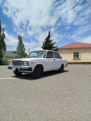 vaz 2107 baqaj: VAZ 2107, ağ rəng, sedan kuzov. salon yeni yigilib Xarici görünüş: - — 5
