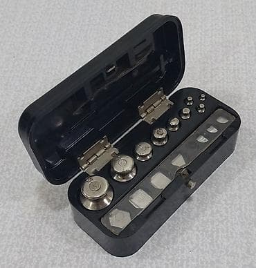 Tərəzi daşlırı sovet istehsalı, çox yaxşı vəziyyətdədir. Material