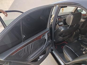 mercedes 190: Mercedes-Benz E-Class: 3.2 l | 2002 il Sedan — 5