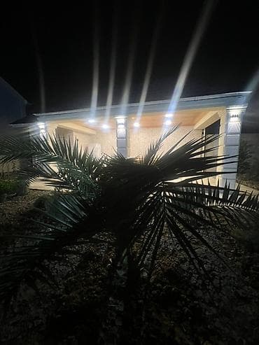 uzuz evler: Satılır 7.8 sotda torpagın və evin cıxarışları 5- otaglı,əşyalarla — 10