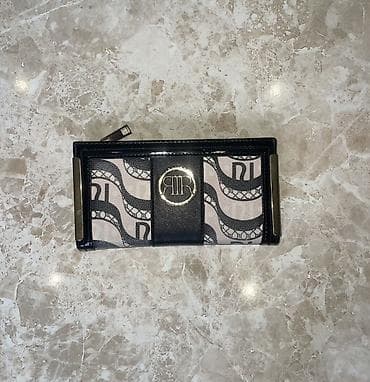 dolce gabbana card holder: Qadın üçün pulqabı – qara və bej tonlarında, ön hissədə metal — 1