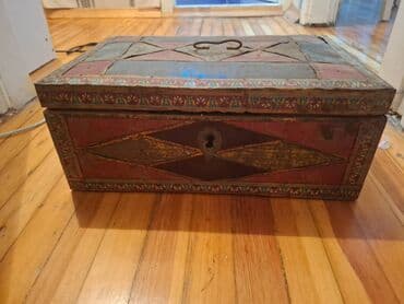 qedimi mirvari: Antikvar əşyalar satılır. Saldıqca (açarı yoxdur) Znaçoklar Qədim — 1