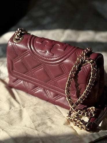 Bordo rəngli zəncirli çiyin/çarpaz çanta - Material: yumşaq, yığma