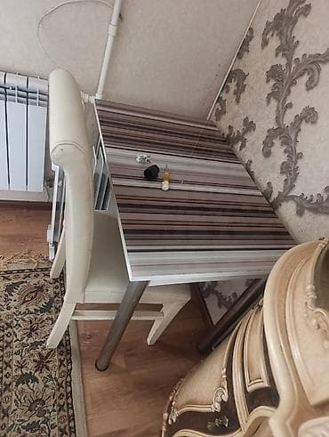 Mebel dəsti – masa, tək nəfərlik çarpayı və komod - Şüşə üstlü masa