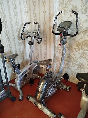 Velotrenajor, evdə məşqlər üçün nəzərdə tutulmuşdur. Tənzimlənən