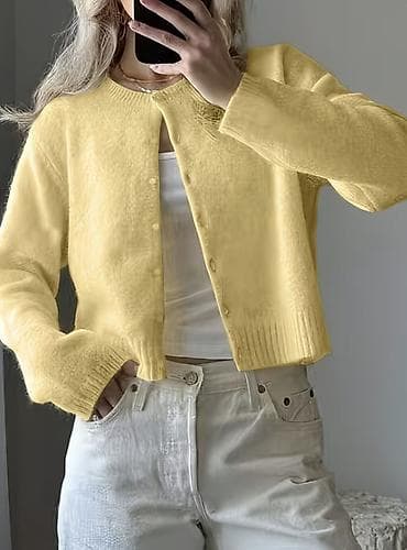 Məhsul: Qadın kardiqanı - Rəng: Açıq sarı (pastel ton) - Dizayn: Düz