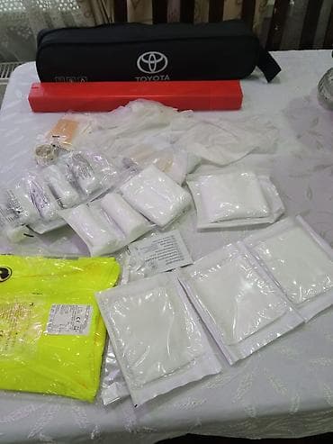 əlcek: Avtomobil üçün təcili yardım çantası, üstündə Tayuta yazılan canta 25 — 8