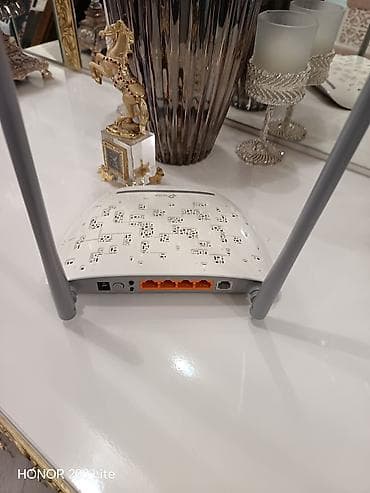 Modemlər və şəbəkə avadanlıqları: İki ədəd Wi‑Fi router 1) TP‑Link router - 2 ədəd xarici anten - Arxa — 2