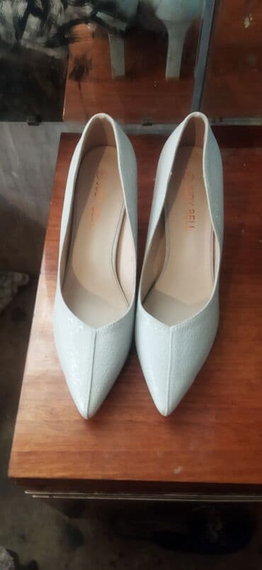 makasin ayaqqabilar qadin ucun: Yenidir hec isdifade olunmayib razmer40 — 1