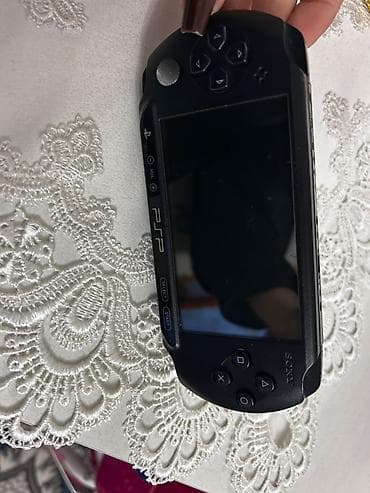 PS4 (Sony Playstation 4): Orginal sony psp,20+oyun ve orginal adaptoru var,yaddaw karti var.hec — 3