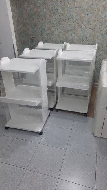 daş stəkan: Etegerka daşıyıcı kosmetoloji arabalar Tam keffiyetli ve görünüşlü — 1