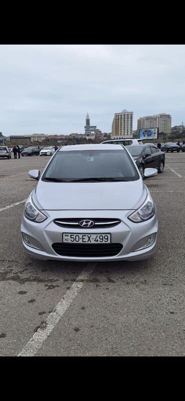 Hyundai Accent sedan - Gümüş rəng, 4 qapı - Benzin, “4Dİ” emblemi