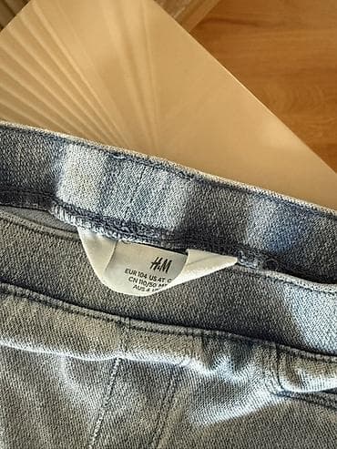 usag ucun: Uşaq geyim dəsti - Cins şalvar: H&M, ölçü EUR 104 (US 4T). Açıq — 2