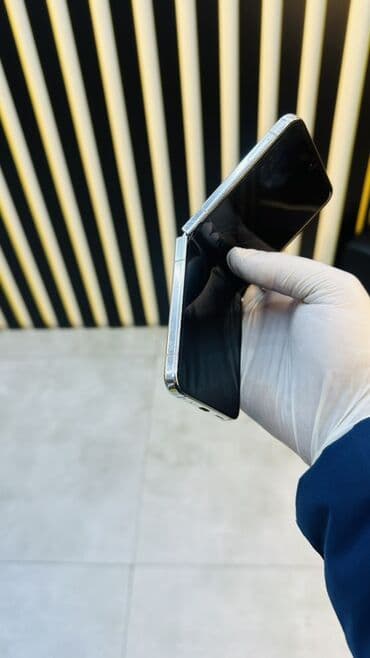 сотовый телефон fly ezzy 3: ✨ Samsung Galaxy Z Flip 4 – 256GB ✨ 📱 Qatlanan premium dizayn ⚡ Güclü — 5