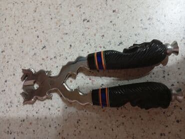 куплю грецкий орех: Metal əsaslı, qara rəngli oyma tutacaqları olan qozqıran. Tutacaqlar — 1