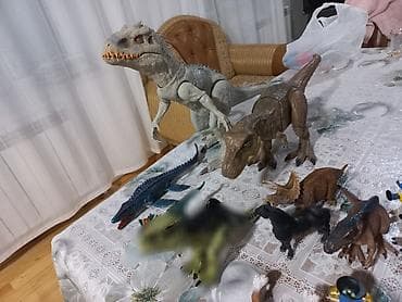 oyuncaq robot: Uşaq oyuncaqları dəsti – Dinozavrlar, fiqurlar və robotlar Məzmun: - — 5