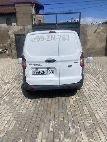 byd 2 ci el: Ford Transit Courier yük furgonu - Kuzov: ağ rəngli, iki arxa qapılı — 1