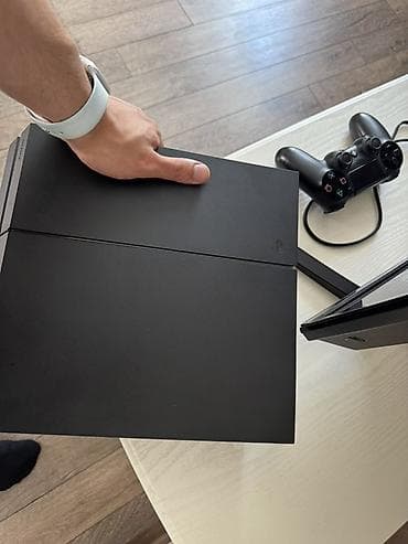 korpuslar: Sony PlayStation 4 (PS4) konsolu Xüsusiyyətlər və komplekt: - Model — 2