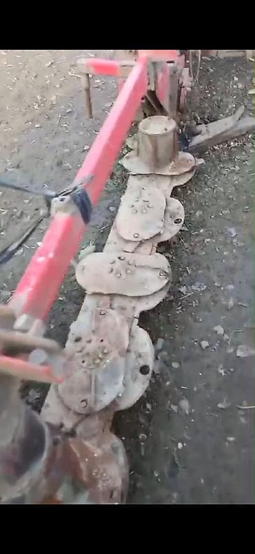 Harmak DMZ-210 diskli ot biçən - Model: DMZ-210 (yan panellərdə qeyd