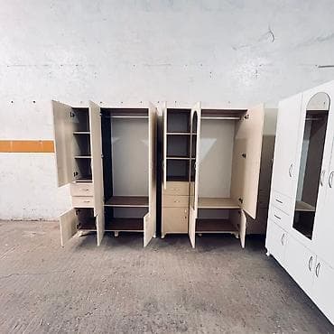 Üç bölməli geyim dolabı - Material: laminat/MDFlam tipli lövhə, açıq