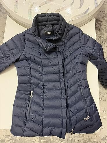 DKNY qadın pufik yarımfəsil gödəkçə
Rəng: tünd göy.Ölçü s-m