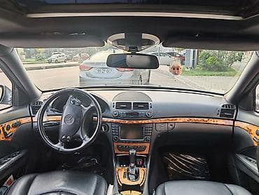 mercedes dort: Mercedes-Benz E 350 (W211) sedan - Kuzov: 4 qapılı sedan, tünd boz — 6