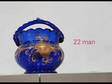 icki: Məhsul təsviri: - Kobalt-mavi şüşədən dekorativ qablar: 1) Saplı — 4