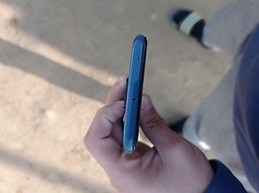 a 6 plus: Smartfon - Tam ekranlı, nazik çərçivəli dizayn - Ön paneldə sol aşağı — 3