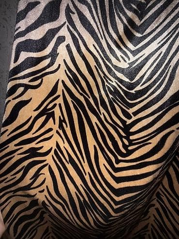 xaç sep: Zebra naxışlı uzun don - Model: slip tipli, yüngül və axıcı siluet - — 2