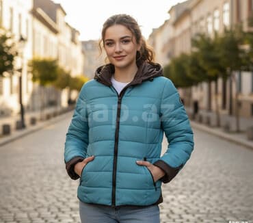 qış üçün sintepon qadın gödəkçələri: Qadın üçün qışlıq şişmə gödəkçə - Rəng: mavi, qara detallar - Model — 1