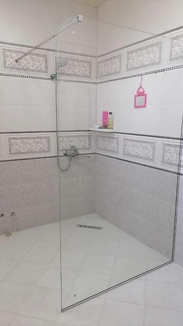 Duş üçün şüşə bölmələr və kabinlər - Dizayn: minimal və müasir — 2