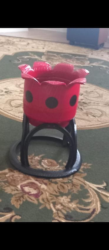 plastik su baki: Rəngarəng dekorativ çiçək dibçəkləri və stendlər - Material — 3