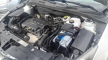 masin ucun antena: Chevrolet Cruze sedan – gümüşü rəng. - Kuzov: 4 qapılı sedan — 8