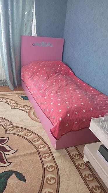 Tək nəfərlik çarpayı - Rəng: açıq çəhrayı - Başlıq hissəsi bəzək