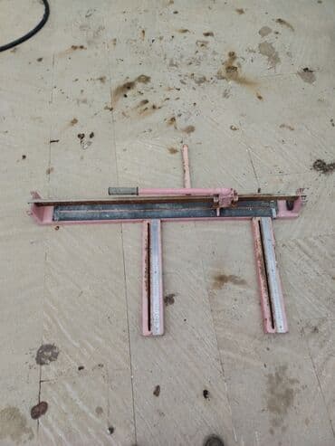 Əl ilə çalışan Kafel kəsən stanok