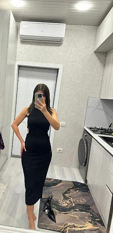 Qadın geyimi – qara, bədənə oturan midi don.Stradavirusdan alinib 79 — 3