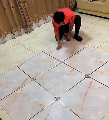 laminatlar: Yapışqan laminat və mərmər. PVC materialı olan arxasi özü yapişqanlı — 10