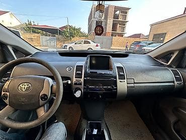 toyota sienta: Toyota Prius (2-ci nəsil) – tam hibrid liftbek. Xüsusiyyətlər: - — 10