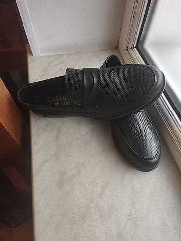 qara ayaqqabı: Kişi loafer ayaqqabıları – qara rəng, klassik penny loafer dizaynı - — 3