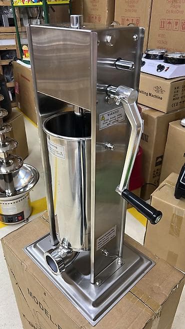 Kolbasa, sosiska aparatları: Kolbasa dolduran-270 azn ✅ 5lt-270 azn ✅ 10lt-320 azn Kolbasa — 5