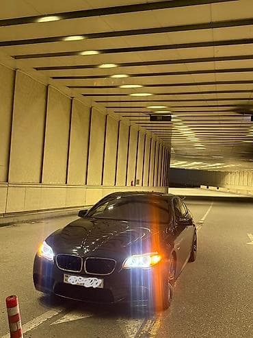 BMW 5 Series (F10) sedan - Kuzov: qara rəng, 4 qapı, M-stil