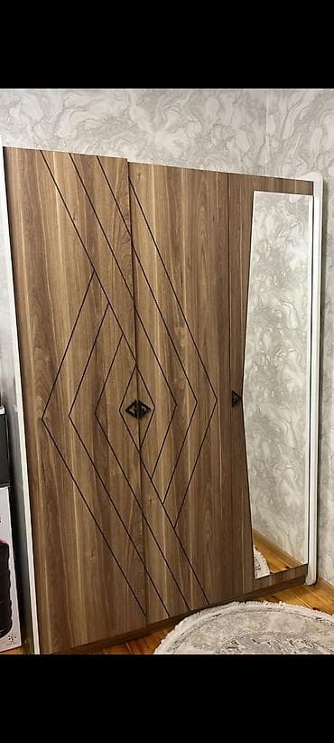 Dolab satilir 200 manata. 
Eni 1.4
Hündürlüyü 2 m
Unvan binea