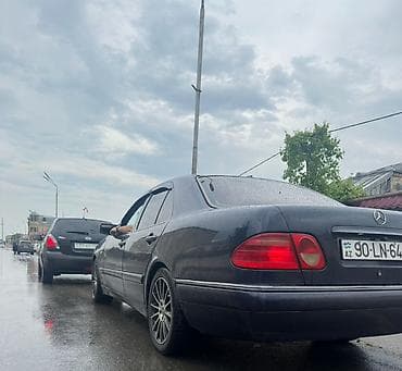 w210 salonu: Mercedes-Benz E-Class: 2.4 l | 1998 il Sedan — 9