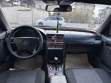 Mercedes-Benz C-Class: 1.8 l | 1996 il Sedan — 10