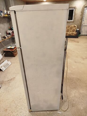 soyuducu gəncə: İki qapılı soyuducu (üst hissədə dondurucu) Xüsusiyyətlər: - Üstdən — 4