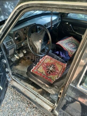 газ 24 волга купить: Model: GAZ Volga (sedan) Kuzov: 4 qapı, qara rəng, xrom bamperlər — 5