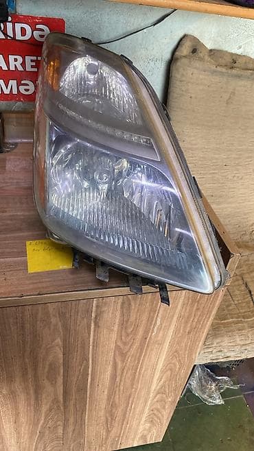 bmw e39 faralari: Prius farasi. Amerikanka ksenonnan olan sağ fara. Qulaqlari sınıqdı — 1