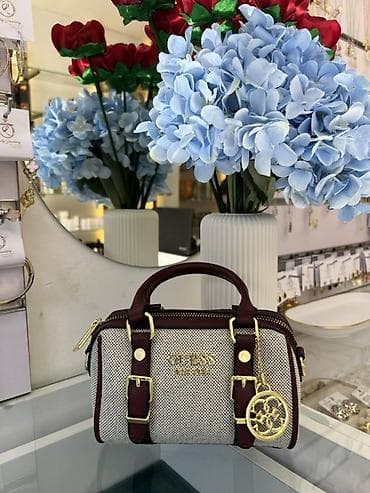 Ювелирные изделия: Сумка с короткой ручкой, Guess — 1